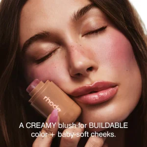 Rhode pocket blush - sleepy girl krem rumyanasi
