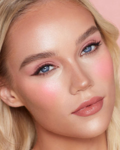 Кремовые румяна Charlotte Tilbury Matte Beauty Blush Wand - Pink Pop