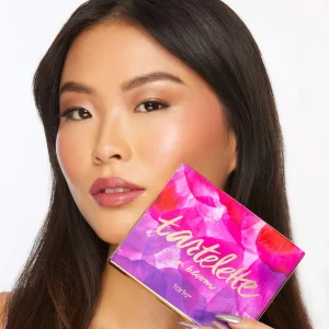 tarte Tartelette™ In Bloom Clay Eyeshadow Palette tenlar paletkasi