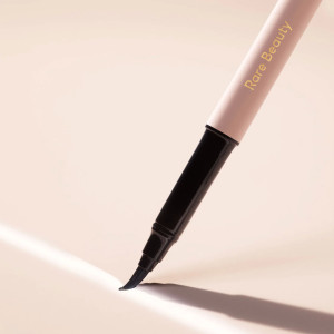 Водостойкая подводка для глаз Rare Beauty Perfect Strokes Matte Liquid Liner - Black