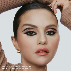 Водостойкий гелевый карандаш для глаз Rare Beauty Perfect Strokes Longwear & Waterproof Gel Eyeliner - True Black