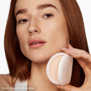 Rare Beauty by Selena Gomez True to Myself Tinted Pressed Talc-Free Finishing Powder - Porcelain talk bo'lmagan pudra