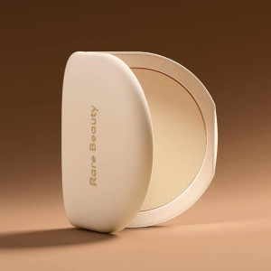 Rare Beauty by Selena Gomez True to Myself Tinted Pressed Talc-Free Finishing Powder - Ivory talksiz pudra
