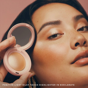 Сухой хайлайтер Rare Beauty by Selena Gomez Positive Light Silky Touch Highlighter - Exhilarate