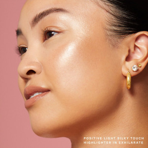 Сухой хайлайтер Rare Beauty by Selena Gomez Positive Light Silky Touch Highlighter - Exhilarate