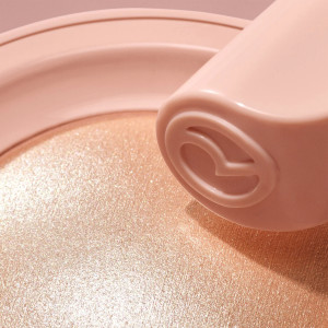 Сухой хайлайтер Rare Beauty by Selena Gomez Positive Light Silky Touch Highlighter - Exhilarate