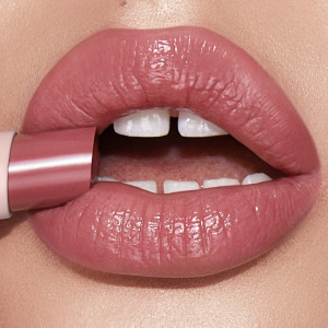 Гиалуроновый оттеночный бальзам для губ Charlotte Tilbury Hyaluronic Happikiss Lipstick Balm - Pillowtalk