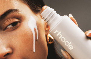 Rhode Glazing Milk - 124ml yuz uchun sut essensiyasi