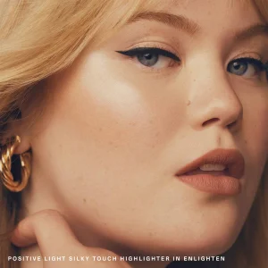 Rare Beauty by Selena Gomez Positive Light Silky Touch Highlighter - Enlighten quruq haylayter