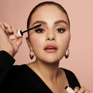 Объёмная тушь Rare Beauty Perfect Strokes Universal Volumizing Mascara - Black