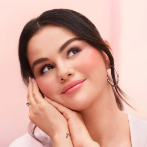 Rare Beauty by Selena Gomez Soft Pinch Matte Bouncy Blush - Worth mat rumyana