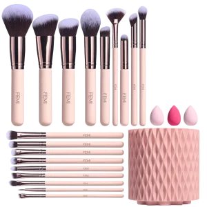 Femi Cosmetics - Baby Pink qulay aylanuvchi ushlagichli makiyaj cho'tkalari to'plami