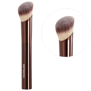 Кисть для нанесения тонального крема Hourglass  Ambient Soft Glow Foundation Brush