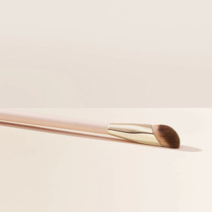 Кисть для консилера Rare Beauty by Selena Gomez Liquid Touch Concealer Brush