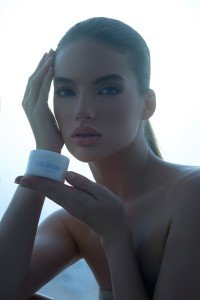 Увлажняющий крем с эффектом свежести и сияния FEMI ICE GLOW