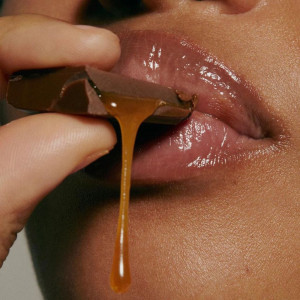 Rhode Peptide Lip Treatment lab balzami / sho'r karamel