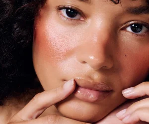 rhode peptide lip tint — Lemontini xushbo'y hidli yaltiroq balzam