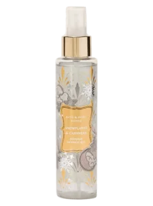 Парфюмированный шиммер-мист для тела с сиянием Bath & Body Works Snowflakes & Cashmere Diamond Shimmer Mist - 145 мл