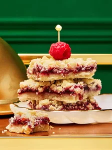 Парфюмированный шиммер-мист для тела с сиянием Bath & Body Works Raspberry Holiday Pie Bar Diamond Shimmer Mist - 145 мл