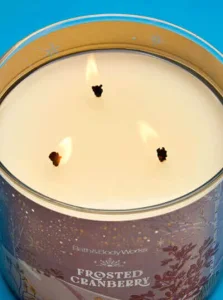 Ароматическая свеча с 3 фитилями Bath & Body Works Frosted Cranberry 3-Wick Candle - 411 г