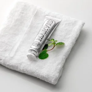 Marvis Whitening Mint 85 ml oqartiruvchi yalpizli tish pastasi