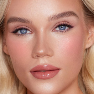 Кремовые румяна Charlotte Tilbury Matte Beauty Blush Wand - Pillow talk