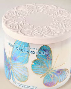 Ароматическая свеча с 3 фитилями Bath & Body Works Blue Orchard Skies 3-Wick Candle - 411 г