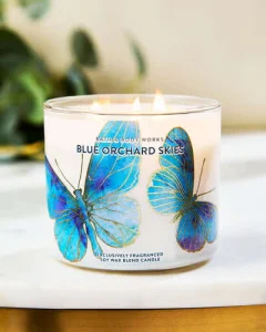 Bath & Body Works Blue Orchard Skies 3-Wick Candle - 411 g uch fittilli xushbo'y sham