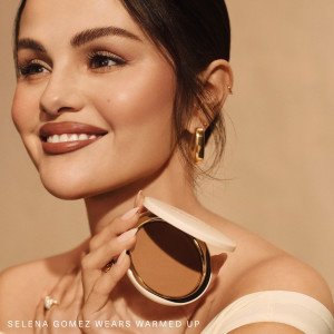 Матовая бронзирующая пудра с эффектом естественного загара Rare Beauty by Selena Gomez  Warm Wishes Soft Matte Powder Bronzer - Warmed Up