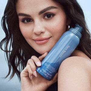 Rare Beauty by Selena Gomez Find Comfort: Feel Seen Hydrating Body Mousse to Oil terini porloq qiluvchi namlovchi muss-moy