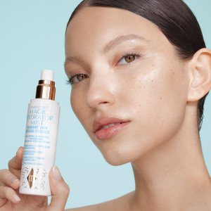 Увлажняющий мист для лица Charlotte Tilbury Charlotte's Magic Hydrator Mist, 75 мл
