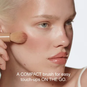 Bronzer va yonoq bo'yog'i uchun ikki tomonlama Rhode Pocket Brush makiyaj cho'tkasi