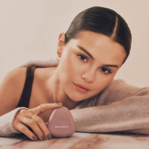 Увлажняющий крем для рук Rare Beauty Find Comfort Hydrating Hand Cream