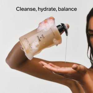 Гель для душа SALT & STONE Saffron & Cedar Body Wash, 450 мл