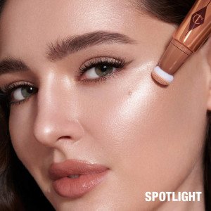 Кремовые румяна-хайлайтер Charlotte Tilbury Beauty Highlighter Wand - Spotlight