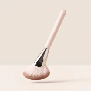 Угловая кисть для пудры Rare Beauty by Selena Gomez Angled Powder Brush