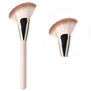 Угловая кисть для пудры Rare Beauty by Selena Gomez Angled Powder Brush