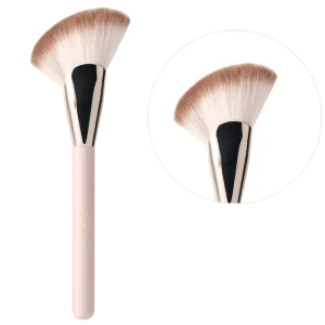 Угловая кисть для пудры Rare Beauty by Selena Gomez Angled Powder Brush