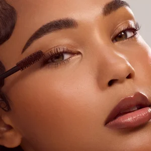 Объёмная тушь Rare Beauty Perfect Strokes Universal Volumizing Mascara - Brown