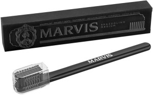 Зубная щетка Marvis с нейлоновой щетиной средней жесткости - черная