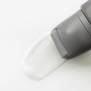 Сыворотка-праймер с ниацинамидом с удобным апликатором-массажером REFY Glow and Sculpt Face Serum Primer with Niacinamide